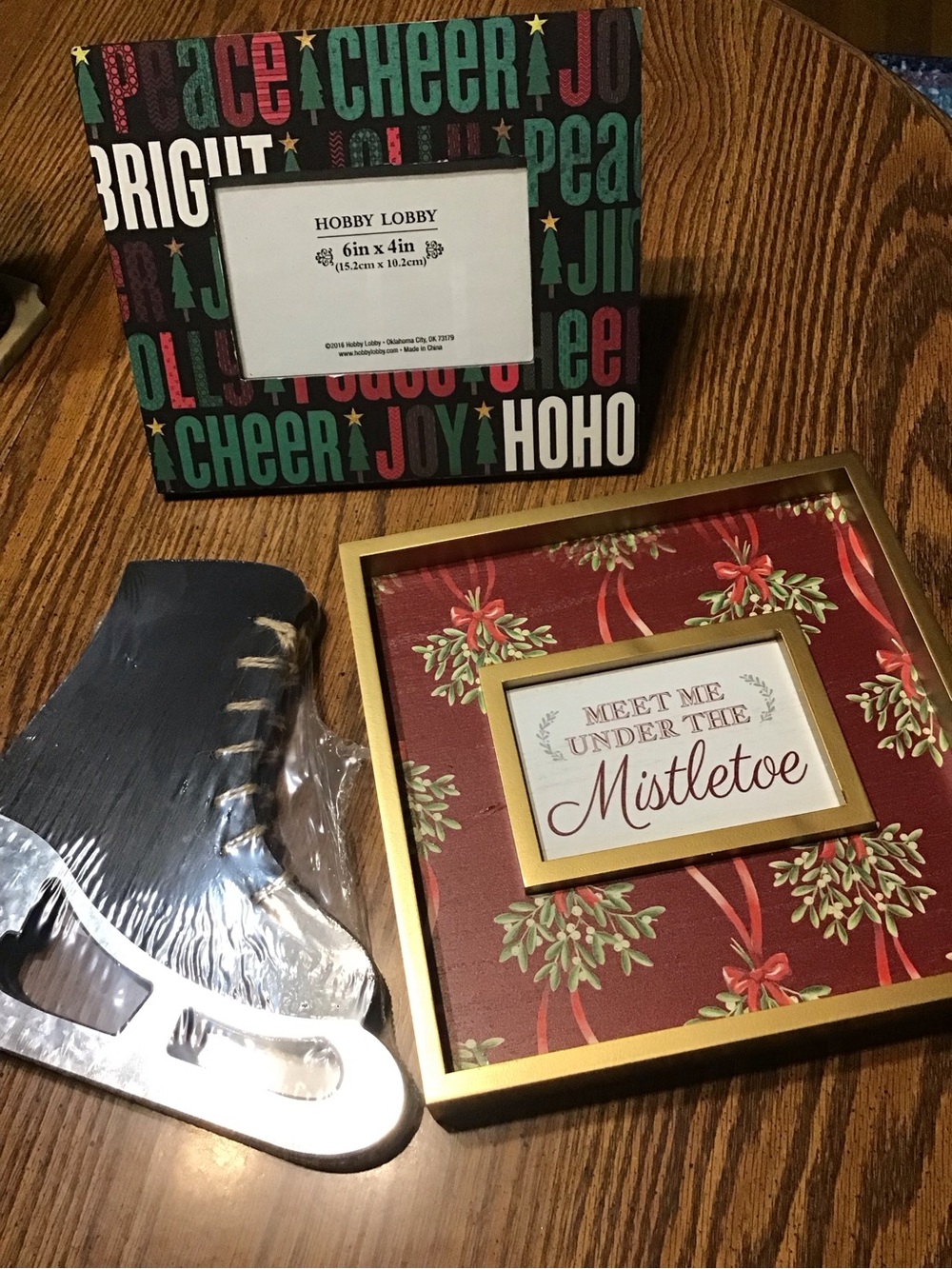 3 pieces Christmas frame ,ice scates and hanging picture